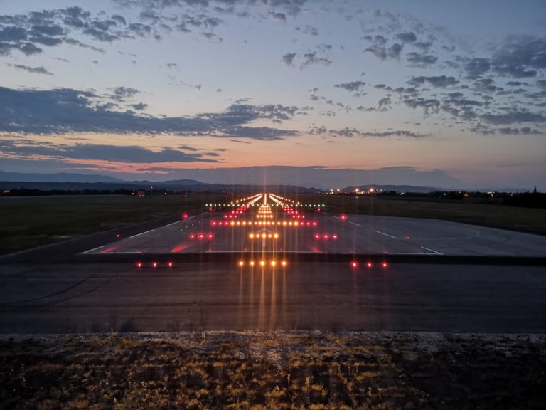 Realizzazione pozzetti e luci di pista presso l'aeroporto di Ronchi dei Legionari (GO).